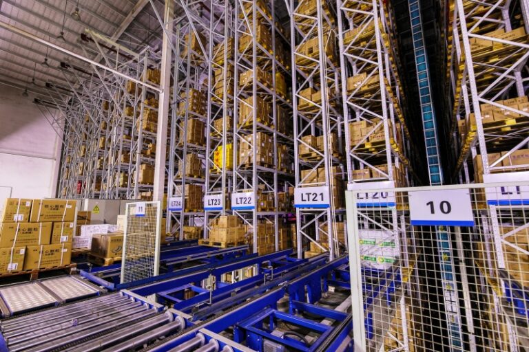 Top Warehouse Trends for 2024 Exploring the Future of Warehousing with Automated Storage and Retrieval Systems